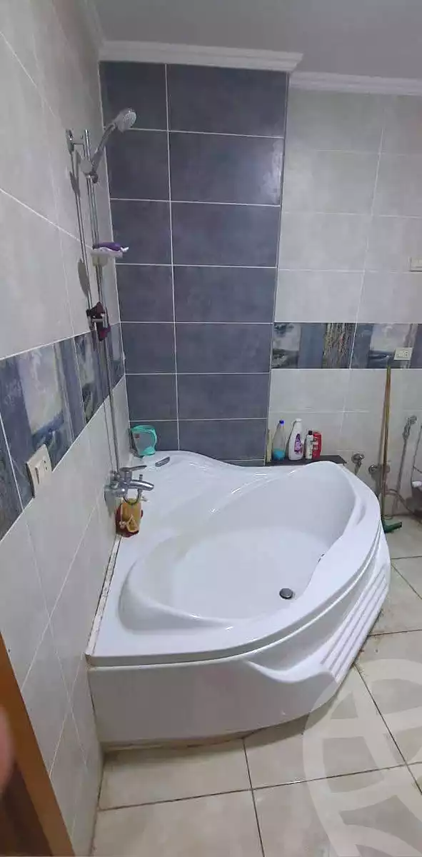 https://aqarmap.com.eg/ar/listing/6736775-for-sale-alexandria-l-jmy-lbytsh-mahmoud-awad-st