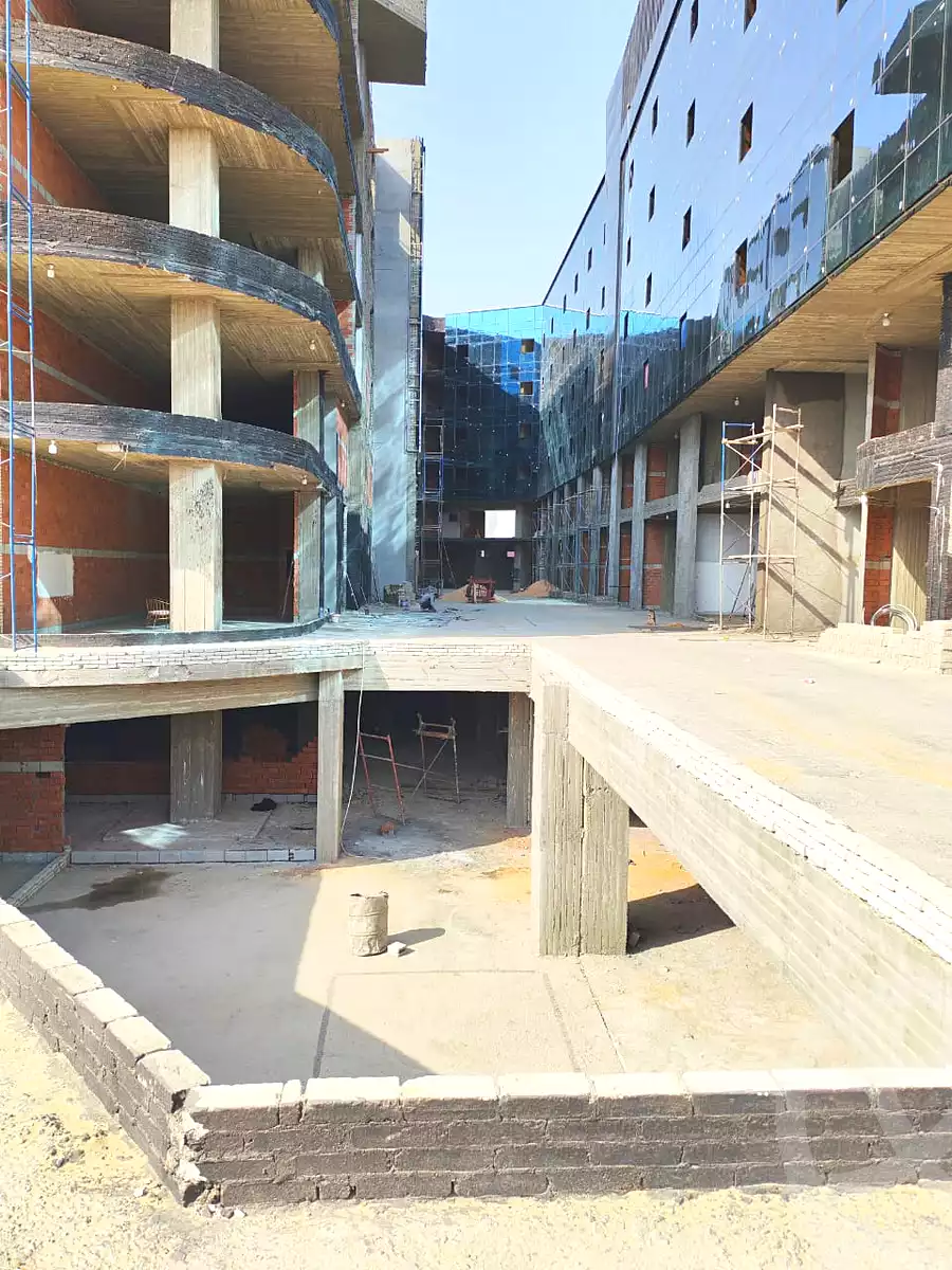 https://aqarmap.com.eg/ar/listing/6742975-for-sale-cairo-el-sheikh-zayed-city-compounds-101-mall-premium