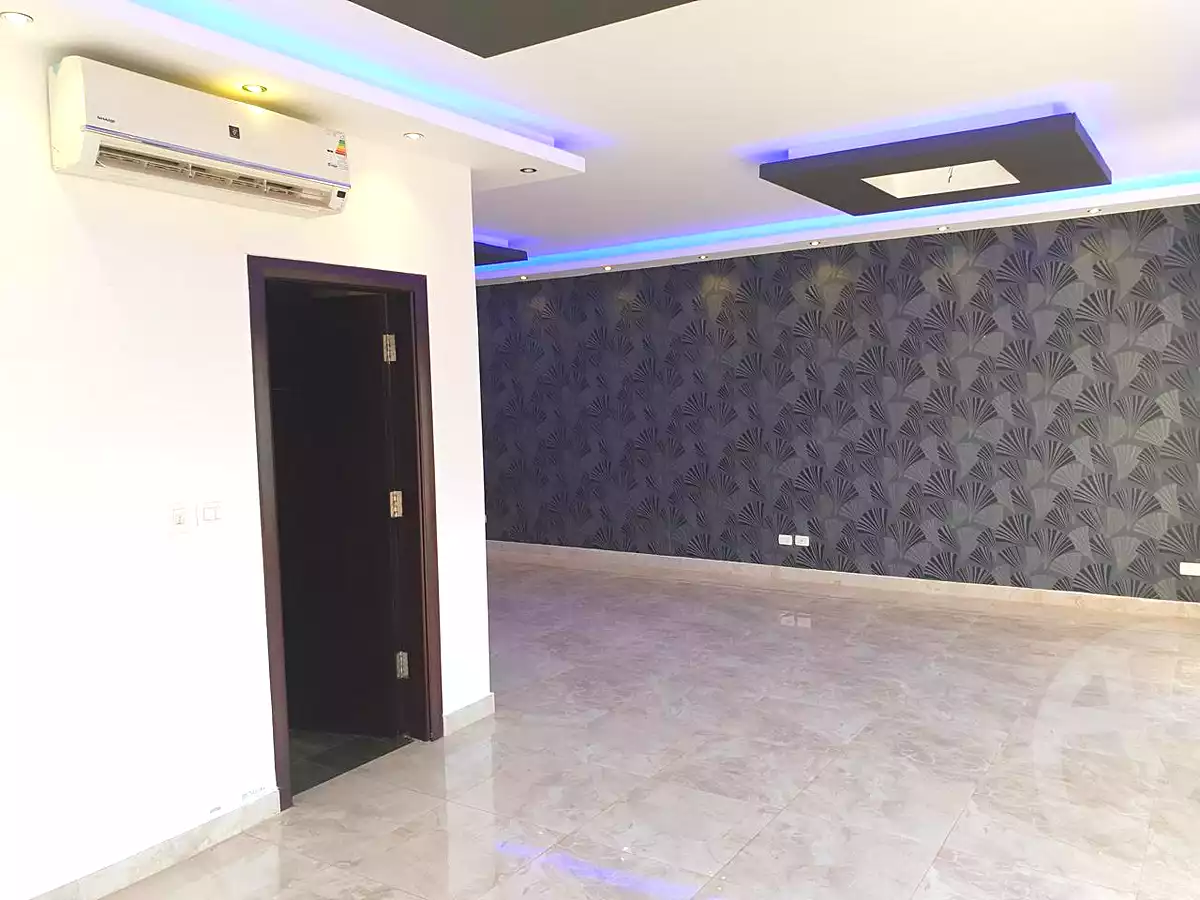 https://aqarmap.com.eg/ar/listing/6743310-for-sale-cairo-el-sheikh-zayed-city-compounds-kmbwnd-wyst-twn-swdyk