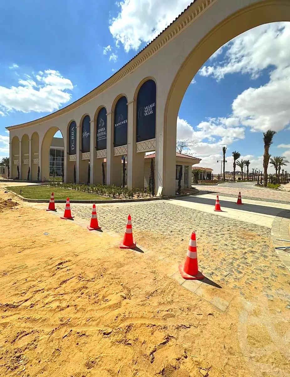 https://aqarmap.com.eg/ar/listing/6747789-for-sale-cairo-el-sheikh-zayed-city-compounds-kmbwnd-fyldj-wyst-dr-llttwyr