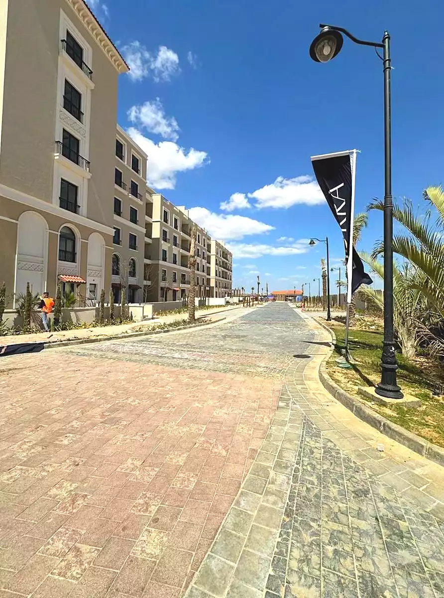 https://aqarmap.com.eg/ar/listing/6747789-for-sale-cairo-el-sheikh-zayed-city-compounds-kmbwnd-fyldj-wyst-dr-llttwyr
