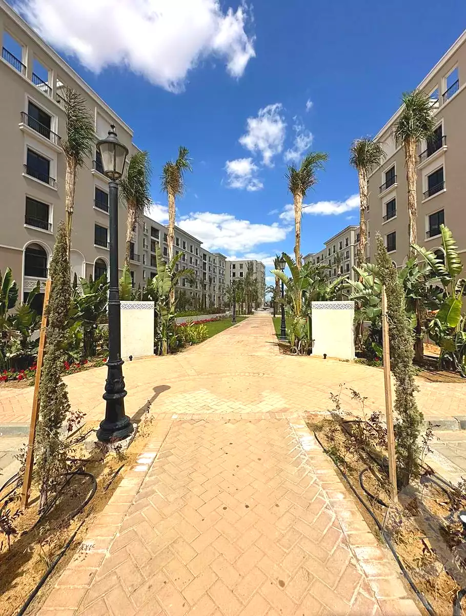 https://aqarmap.com.eg/ar/listing/6747789-for-sale-cairo-el-sheikh-zayed-city-compounds-kmbwnd-fyldj-wyst-dr-llttwyr