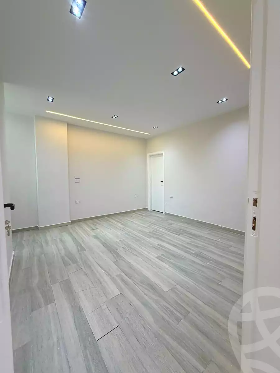 https://aqarmap.com.eg/ar/listing/6750273-for-sale-cairo-6th-of-october-el-ahyaa-neighborhood-3rd-al-hay-al-thalith-st