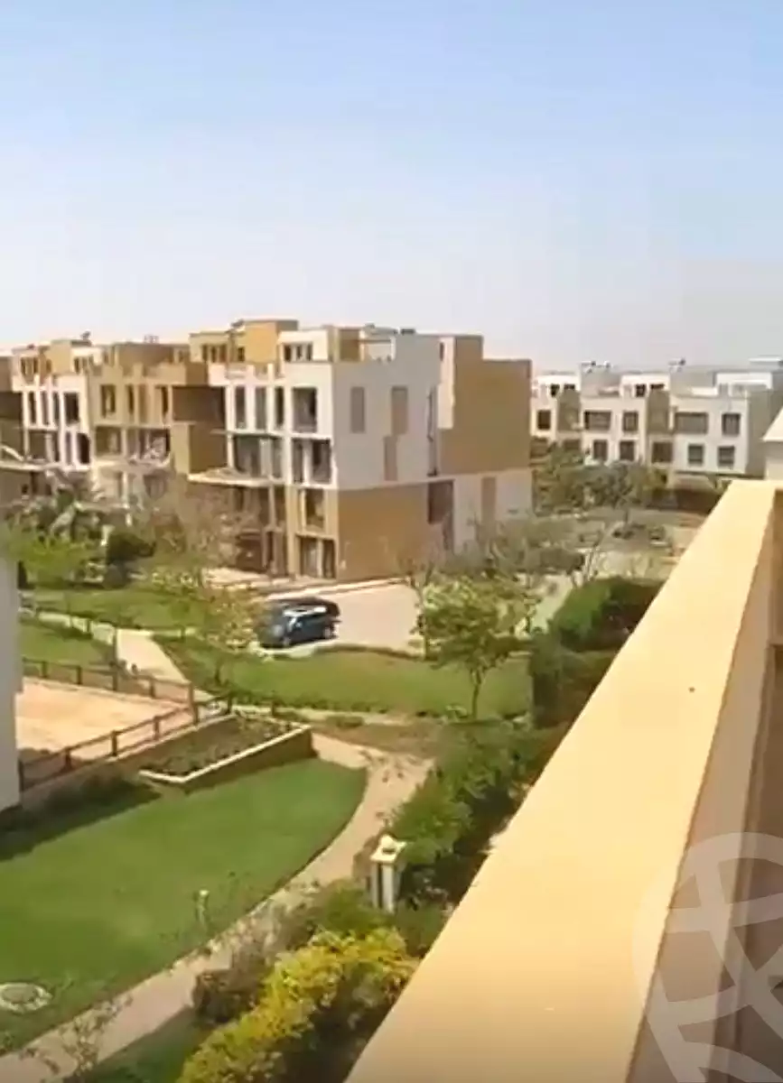 https://aqarmap.com.eg/ar/listing/6750997-for-sale-cairo-el-sheikh-zayed-city-compounds-kmbwnd-wyst-twn-swdyk