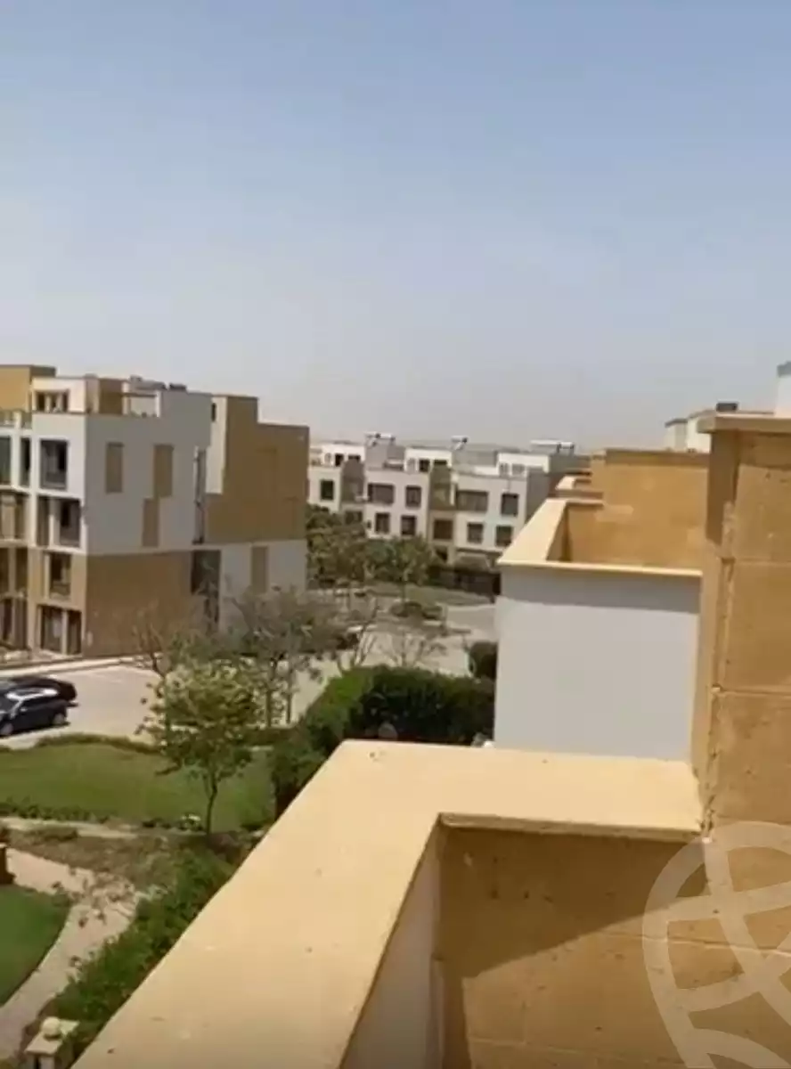 https://aqarmap.com.eg/ar/listing/6750997-for-sale-cairo-el-sheikh-zayed-city-compounds-kmbwnd-wyst-twn-swdyk