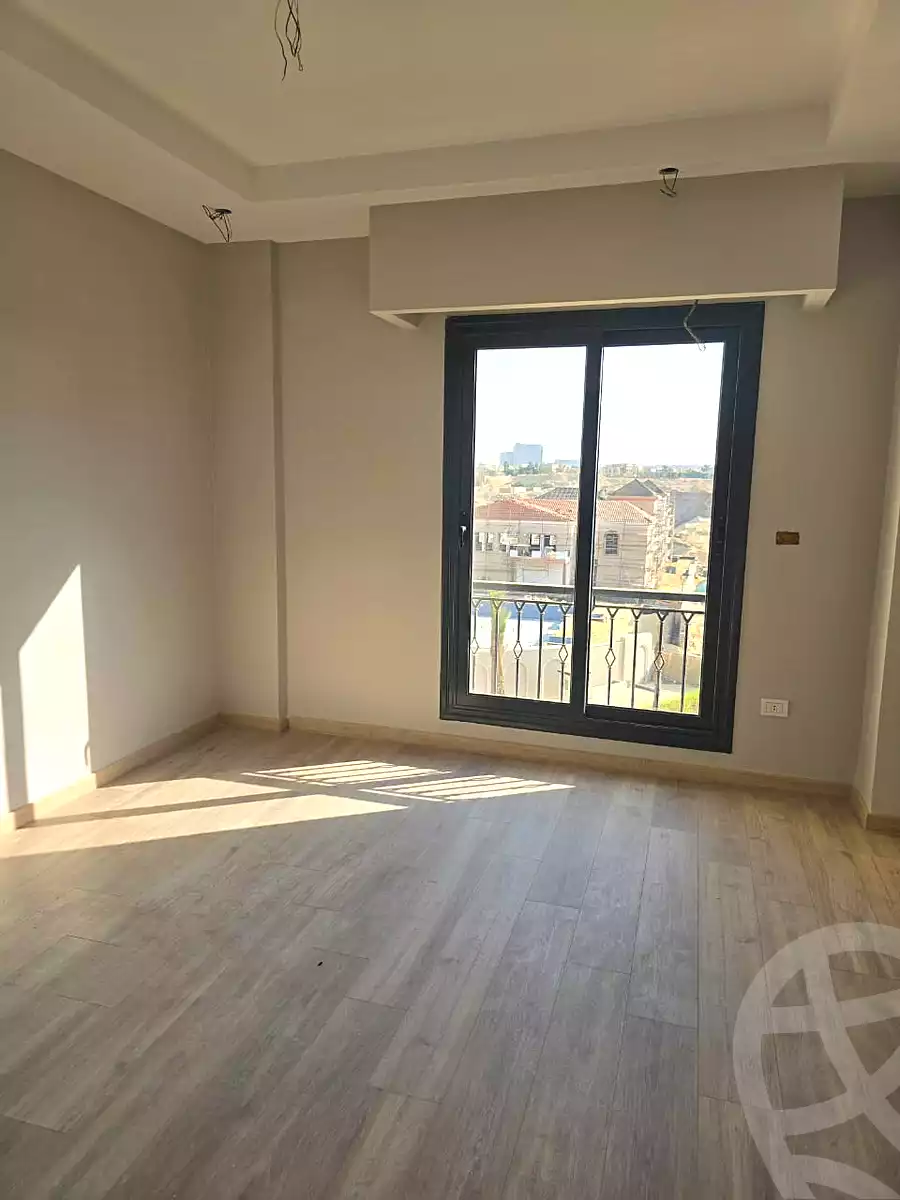 https://aqarmap.com.eg/ar/listing/6753325-for-sale-cairo-el-sheikh-zayed-city-compounds-kmbwnd-fyldj-wyst-dr-llttwyr