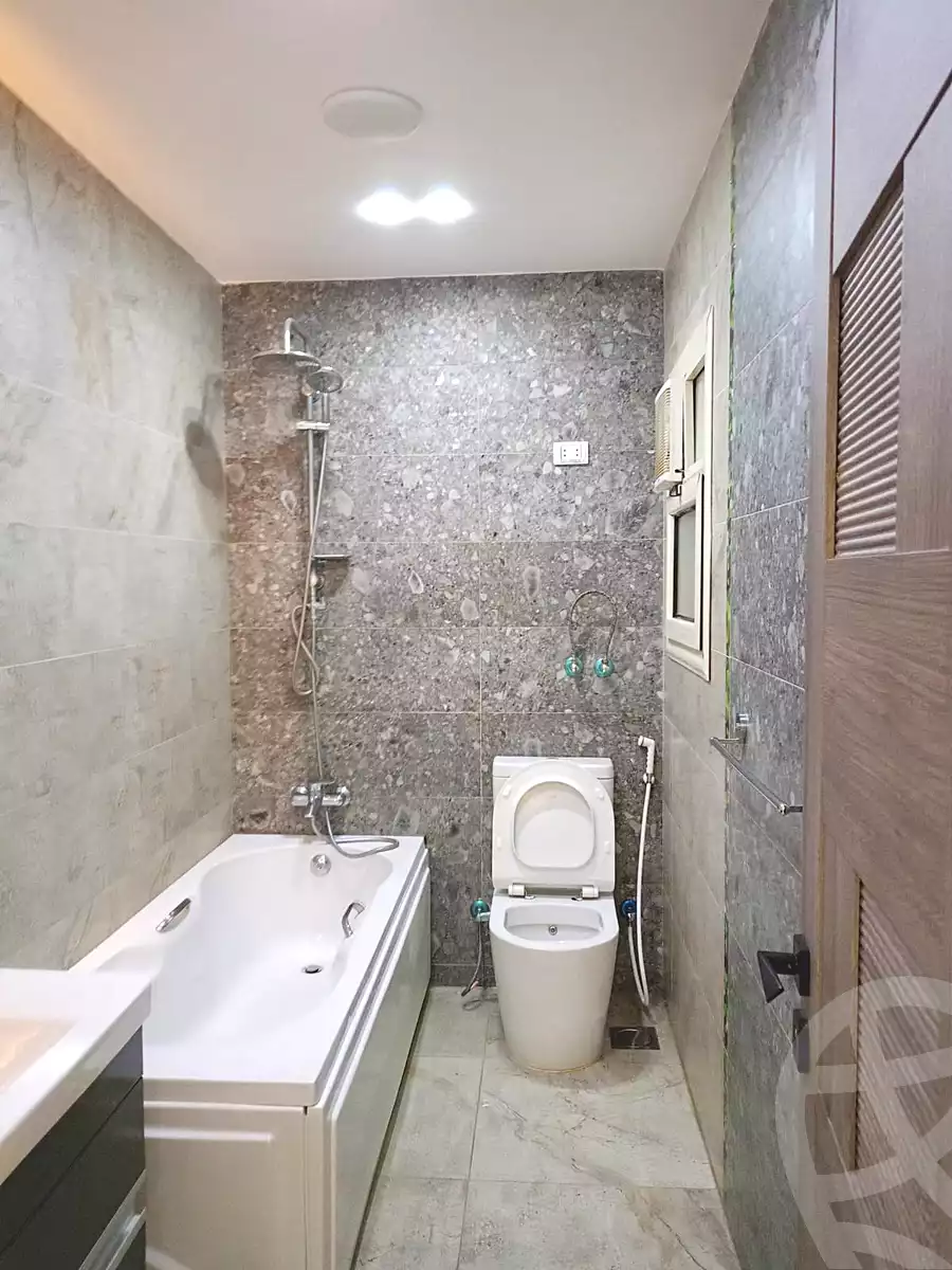 https://aqarmap.com.eg/ar/listing/6762283-for-rent-cairo-el-sheikh-zayed-city-compounds-el-khamayel