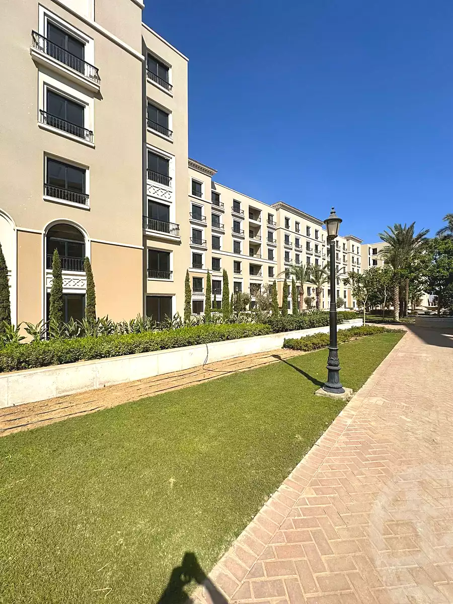 https://aqarmap.com.eg/ar/listing/6764563-for-sale-cairo-el-sheikh-zayed-city-compounds-kmbwnd-fyldj-wyst-dr-llttwyr