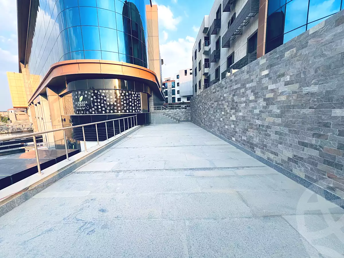 https://aqarmap.com.eg/ar/listing/6766469-for-rent-cairo-new-cairo-compounds-la-mirada-plaza-mall-grand-plaza