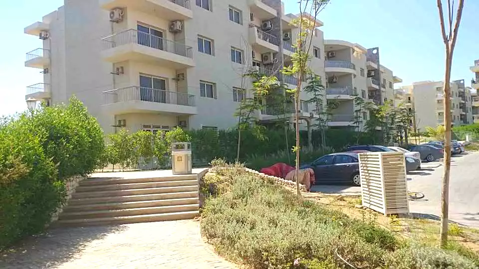 https://aqarmap.com.eg/ar/listing/6766645-for-sale-cairo-el-sheikh-zayed-city-compounds-dh-drys