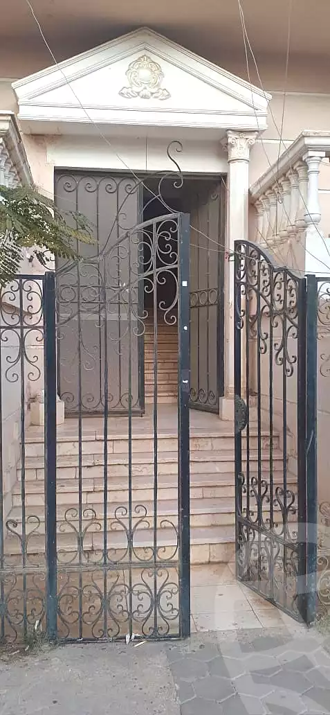 https://aqarmap.com.eg/ar/listing/6780540-for-sale-cairo-6th-of-october-el-ahyaa-neighborhood-1st-al-maahad