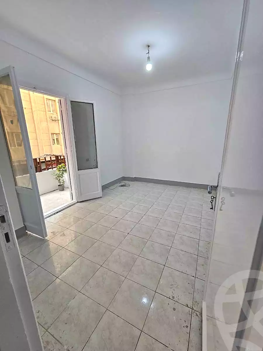 https://aqarmap.com.eg/ar/listing/6781945-for-sale-alexandria-sydy-bshr-sydy-bshr-bhry-amr-el-nogomy-st