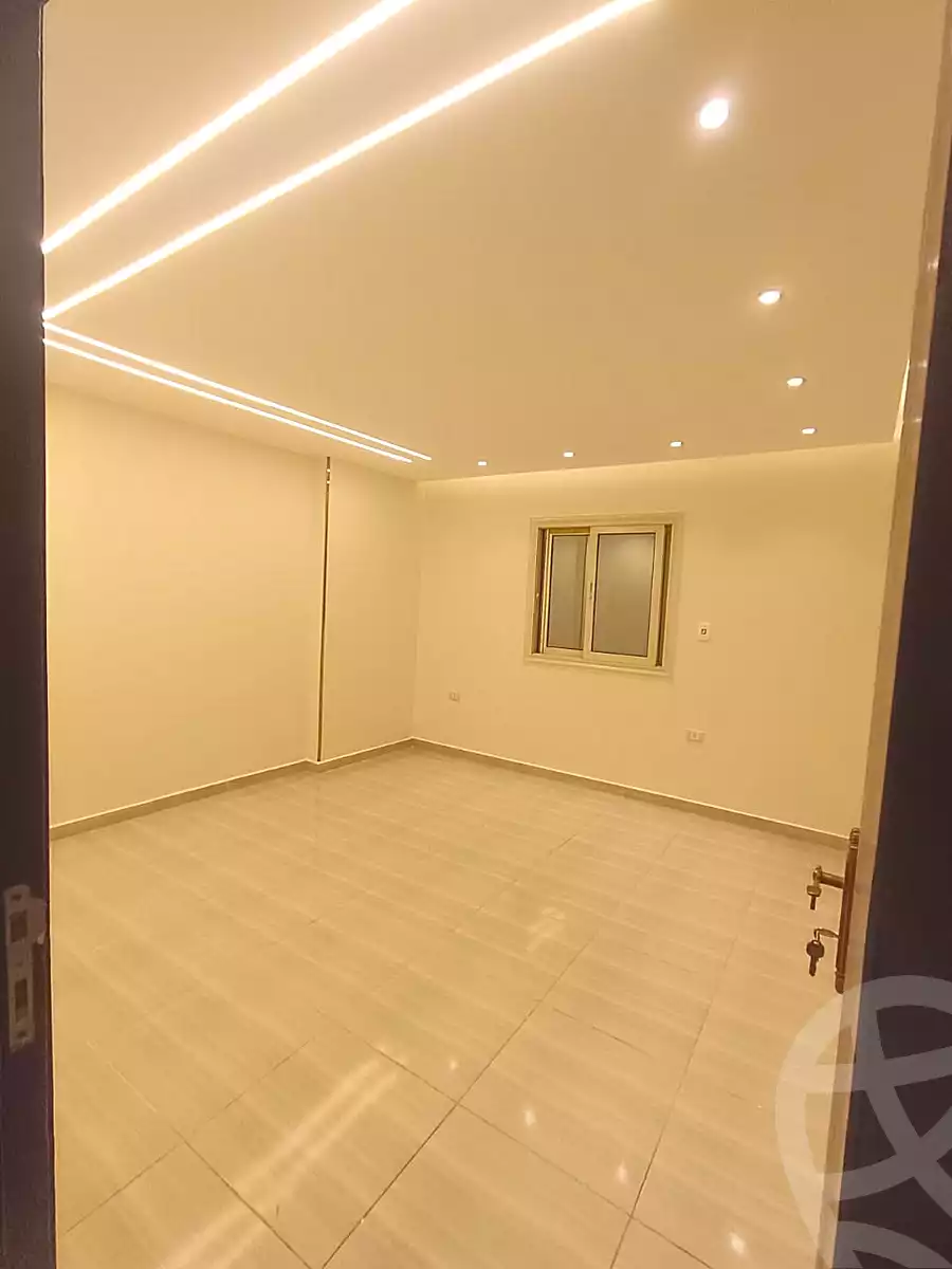https://aqarmap.com.eg/ar/listing/6782036-for-sale-cairo-6th-of-october-el-ahyaa-neighborhood-2nd-divided-from-al-kafrawei-st
