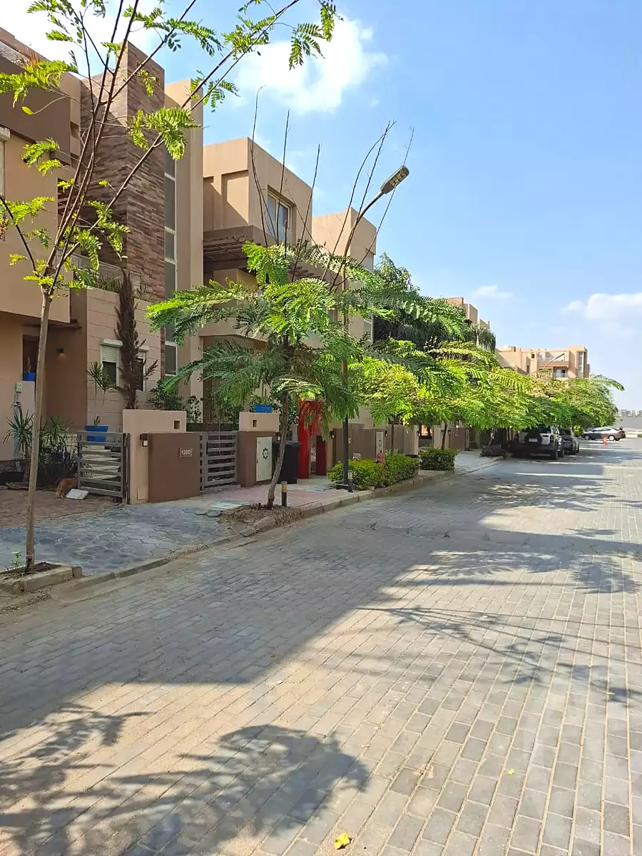 https://aqarmap.com.eg/en/listing/6782336-for-sale-cairo-6th-of-october-compounds-rayos