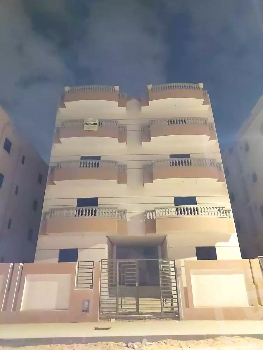 https://aqarmap.com.eg/ar/listing/6790831-for-sale-cairo-badr-city-hai-el-ashgar-featured-neighborhood-el-imam-el-bokhary-st