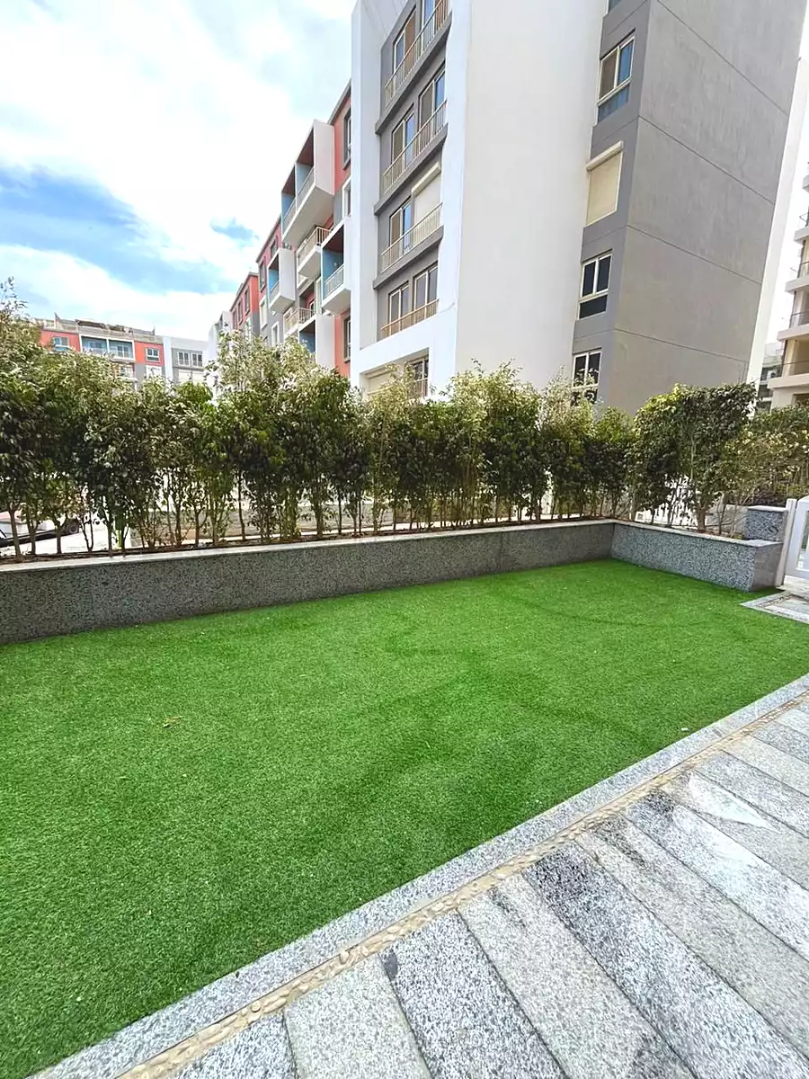 https://aqarmap.com.eg/en/listing/6790947-for-sale-cairo-new-administrative-capital-r8-qamari-compound-new-event