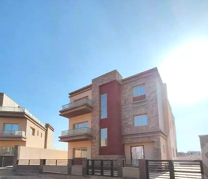 https://aqarmap.com.eg/ar/listing/6794778-for-sale-cairo-new-cairo-compounds-tag-city-shalya-taj-city