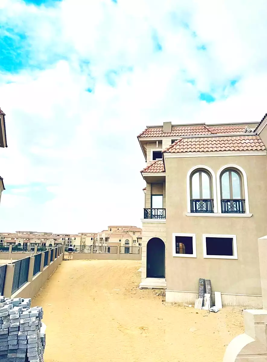 https://aqarmap.com.eg/ar/listing/6799198-for-sale-cairo-el-shorouk-compounds-yfy-ryzydns