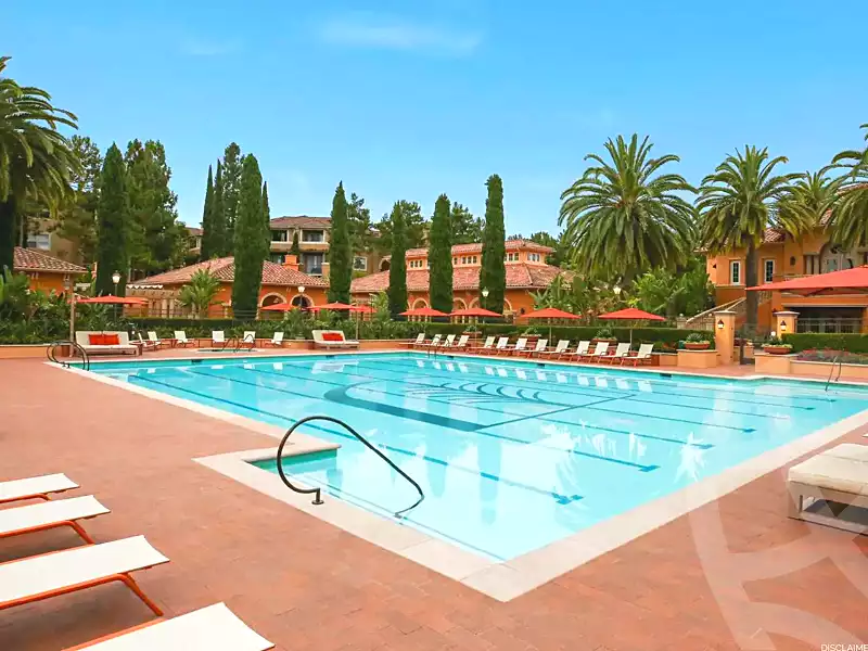 https://aqarmap.com.eg/ar/listing/6799521-for-sale-cairo-el-sheikh-zayed-city-compounds-kmbwnd-fyldj-wyst-dr-llttwyr