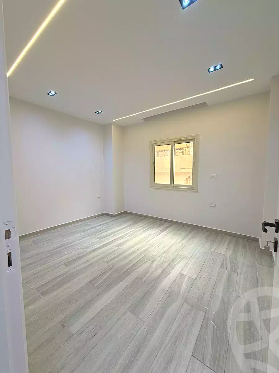https://aqarmap.com.eg/ar/listing/6801016-for-sale-cairo-6th-of-october-el-ahyaa-neighborhood-3rd-al-hay-al-thalith-st