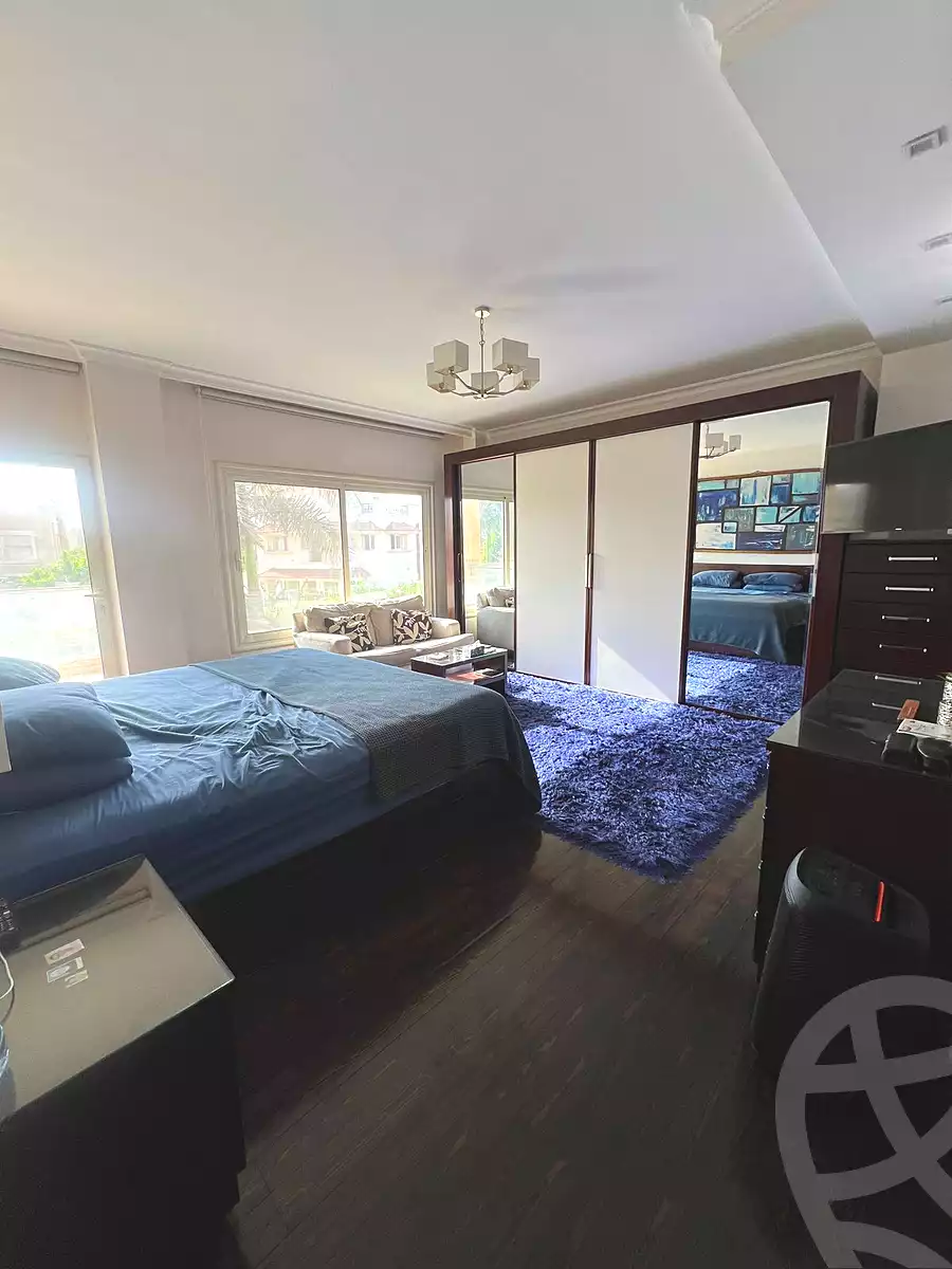 https://aqarmap.com.eg/en/listing/6806090-for-sale-cairo-el-sheikh-zayed-city-compounds-royal-city