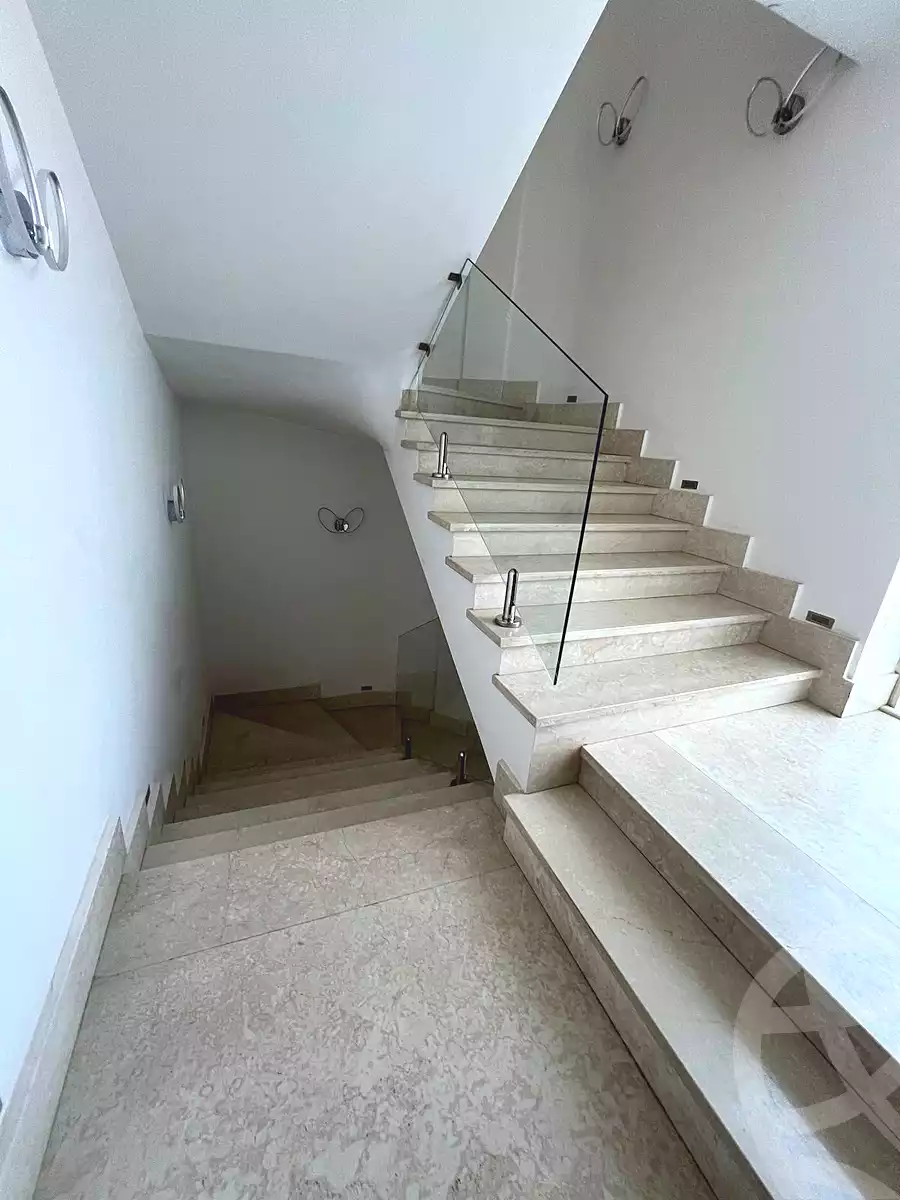 https://aqarmap.com.eg/en/listing/6806090-for-sale-cairo-el-sheikh-zayed-city-compounds-royal-city