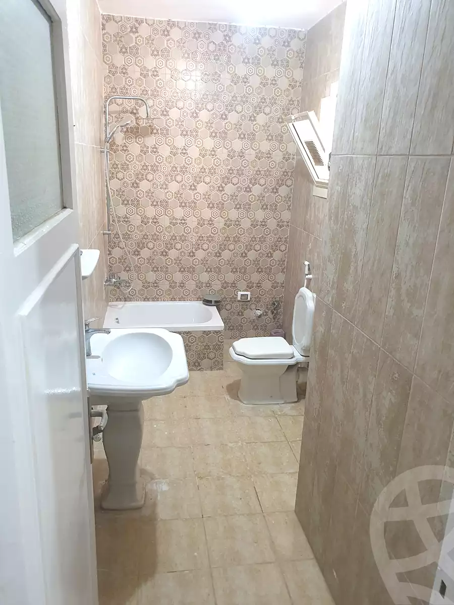 https://aqarmap.com.eg/ar/listing/6806818-for-sale-cairo-el-sheikh-zayed-city-el-hay-elawel-street-10