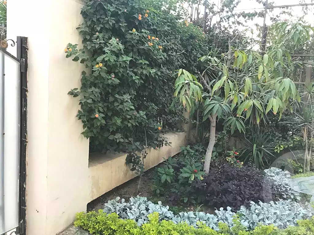 https://aqarmap.com.eg/ar/listing/6808175-for-sale-cairo-6th-of-october-compounds-royal-hills
