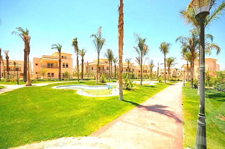 https://aqarmap.com.eg/ar/listing/6808281-for-sale-cairo-el-sheikh-zayed-city-compounds-greens