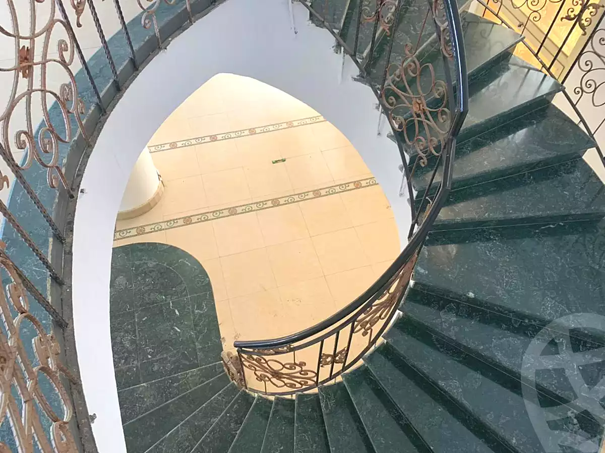 https://aqarmap.com.eg/ar/listing/6808590-for-sale-cairo-new-cairo-ganob-el-akadamiya-south-academy-b-taha-hussein-st