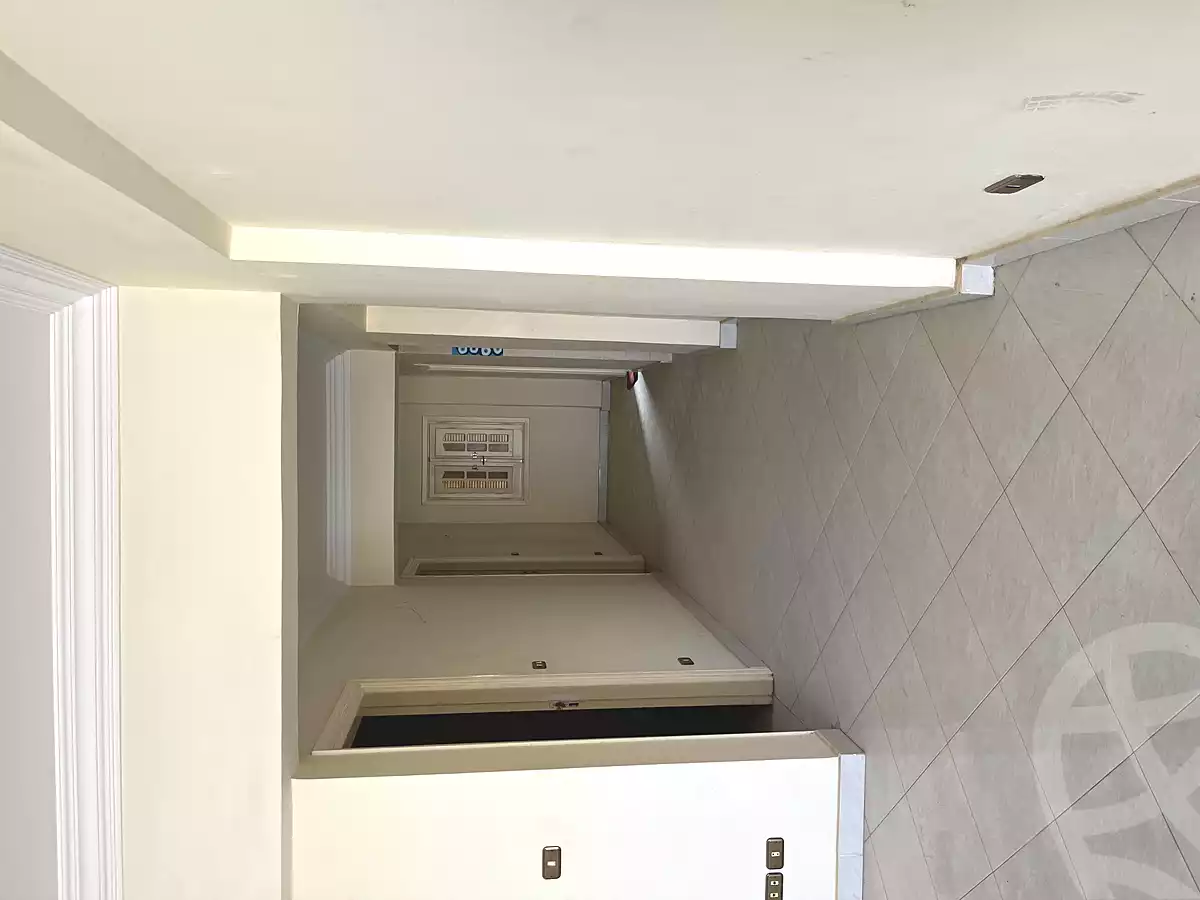 https://aqarmap.com.eg/ar/listing/6810297-for-rent-cairo-new-cairo-ganob-el-akadamiya-south-academy-b-taha-hussein-st