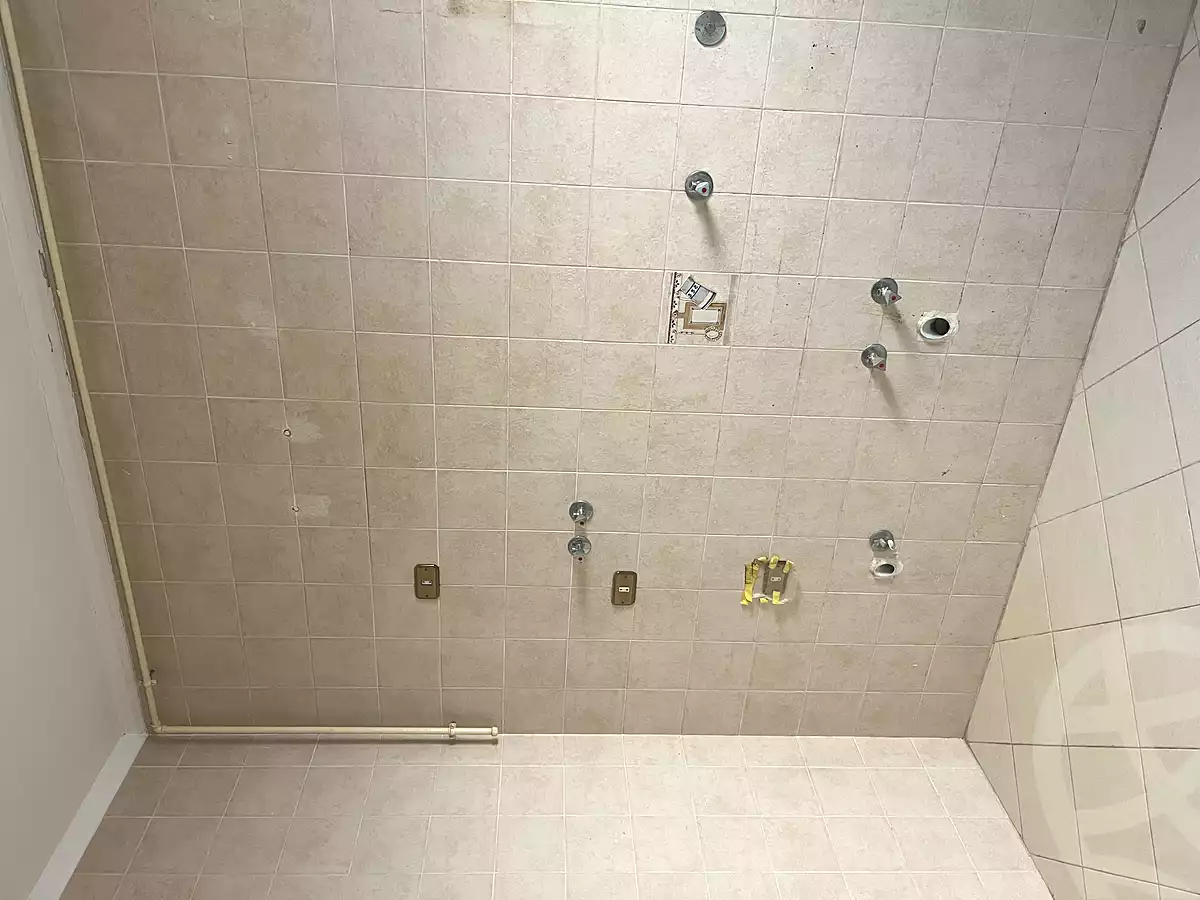 https://aqarmap.com.eg/ar/listing/6810297-for-rent-cairo-new-cairo-ganob-el-akadamiya-south-academy-b-taha-hussein-st