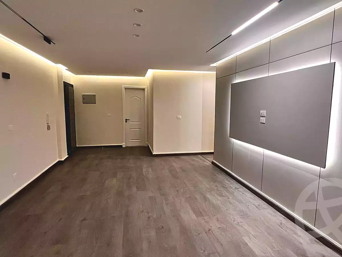 https://aqarmap.com.eg/en/listing/6816811-for-sale-cairo-new-cairo-first-settlement-mhwr-mstfy-kml