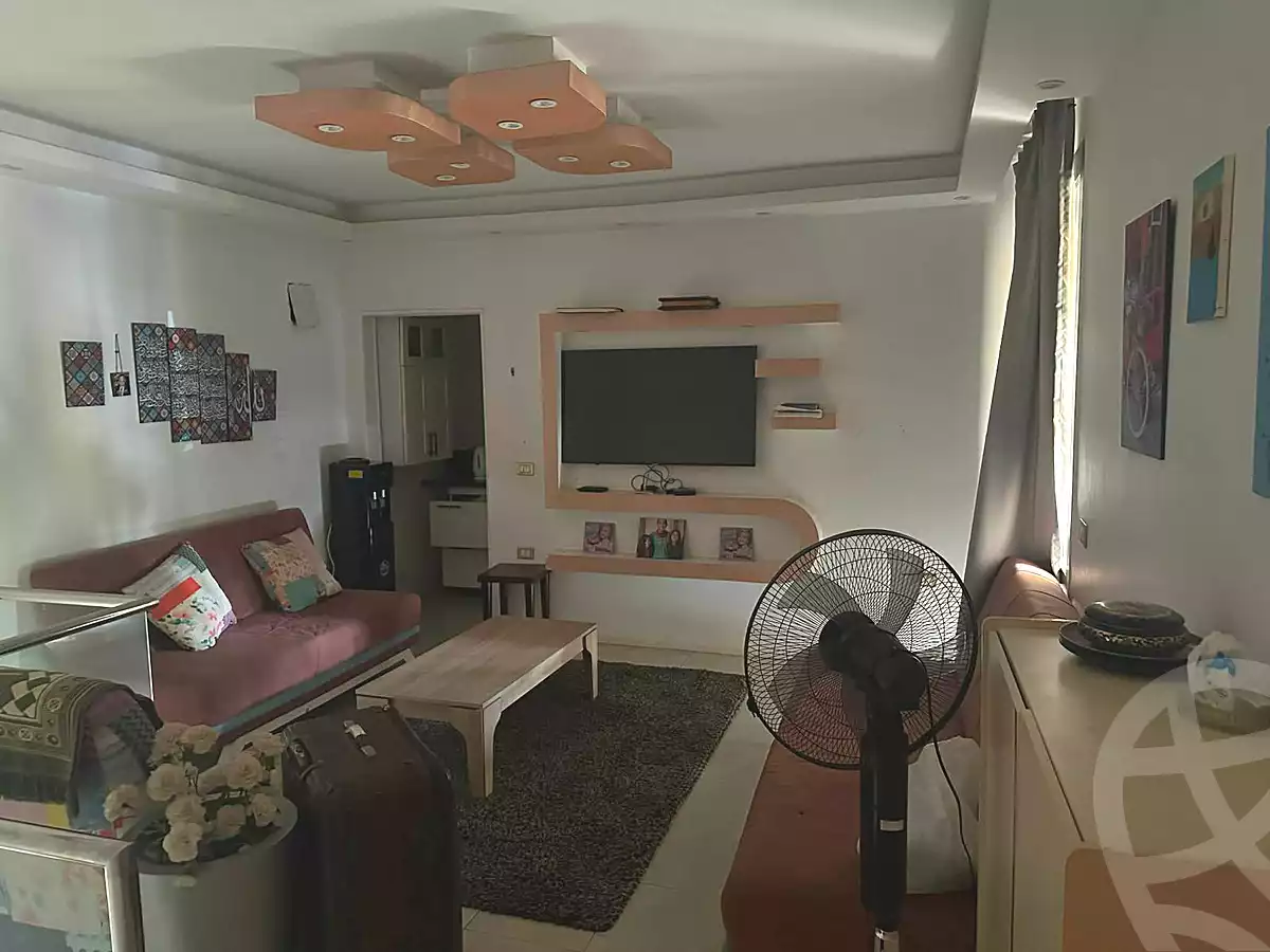 https://aqarmap.com.eg/ar/listing/6818473-for-sale-cairo-el-sheikh-zayed-city-compounds-kmbwnd-wyst-twn-swdyk