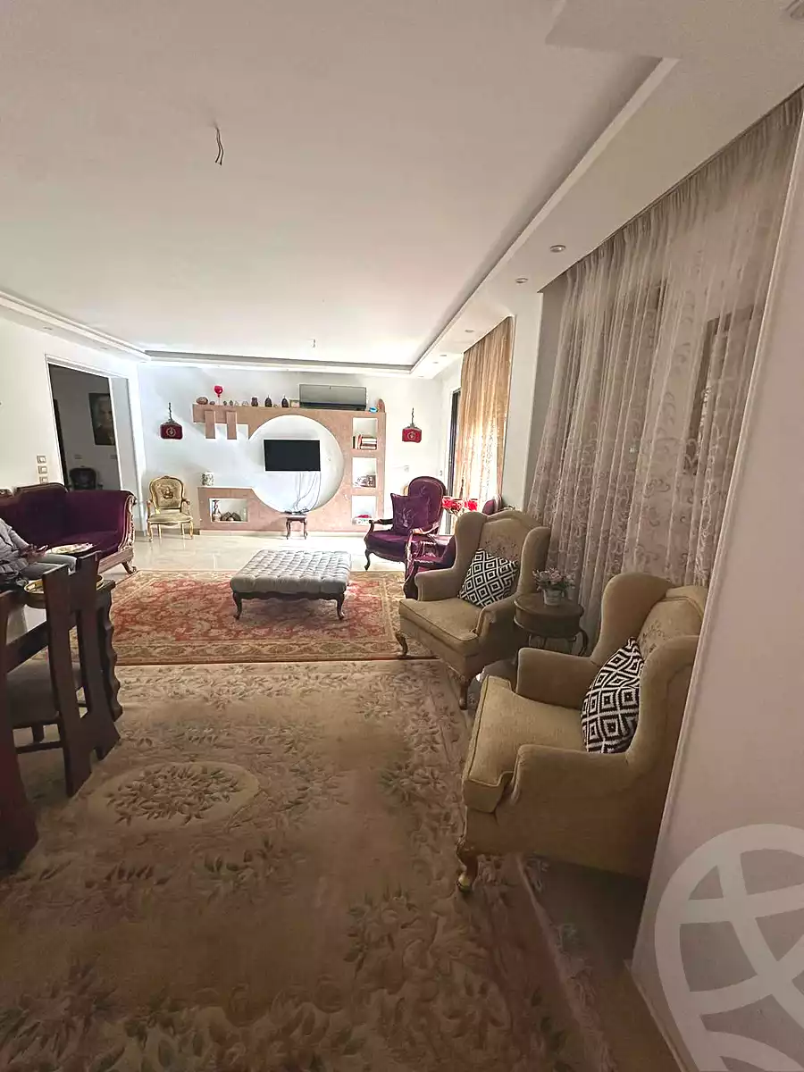 https://aqarmap.com.eg/ar/listing/6818473-for-sale-cairo-el-sheikh-zayed-city-compounds-kmbwnd-wyst-twn-swdyk