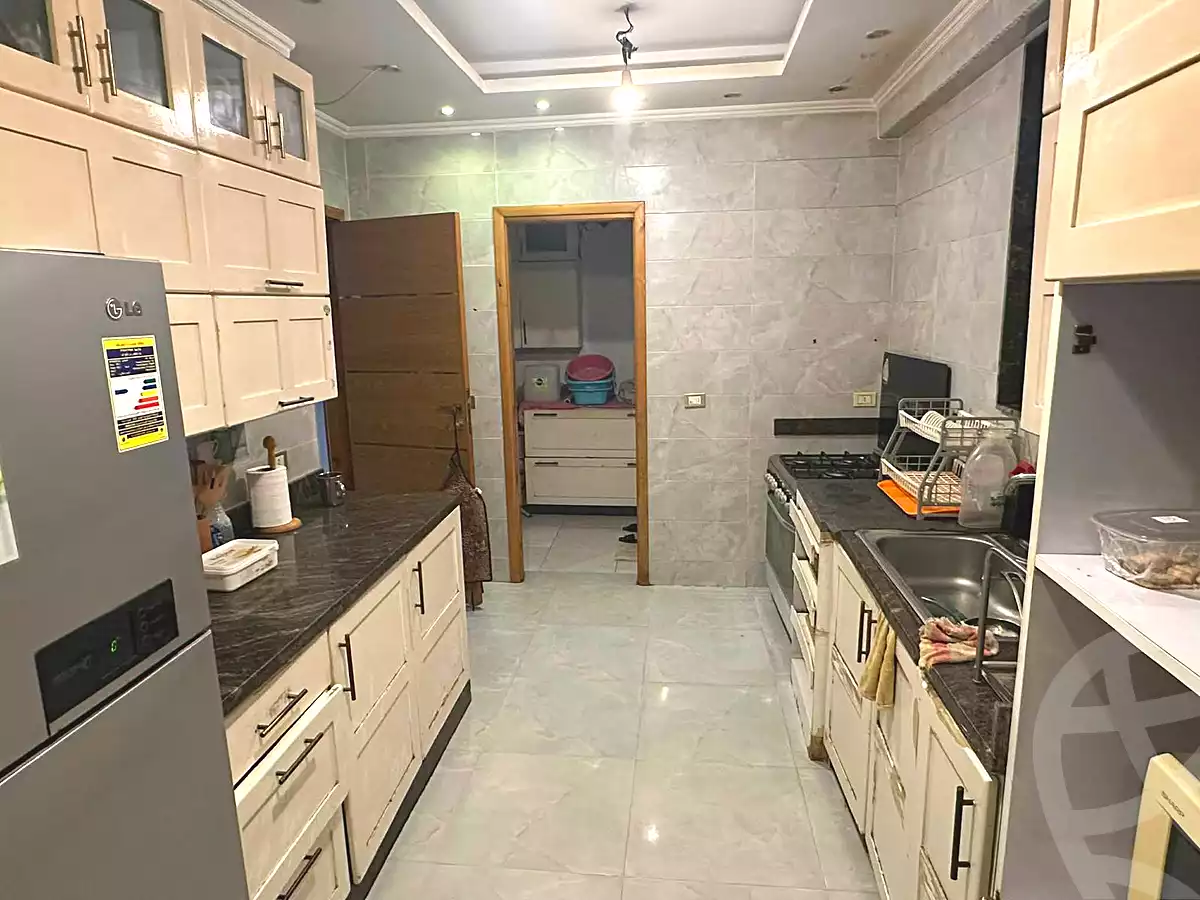 https://aqarmap.com.eg/en/listing/6818600-for-sale-cairo-el-sheikh-zayed-city-compounds-kmbwnd-wyst-twn-swdyk