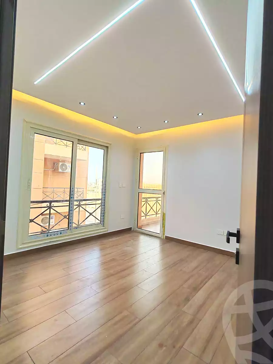 https://aqarmap.com.eg/ar/listing/6819011-for-sale-cairo-el-sheikh-zayed-city-compounds-el-khamayel