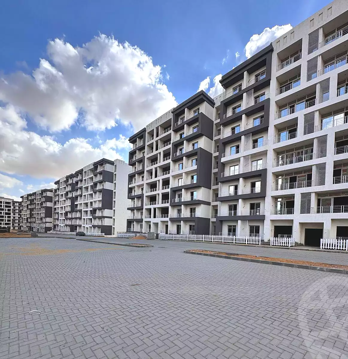 https://aqarmap.com.eg/ar/listing/6821706-for-sale-cairo-new-administrative-capital-r7-kmbwnd-stw
