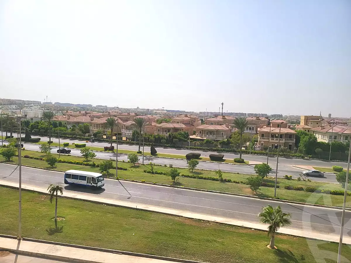 https://aqarmap.com.eg/ar/listing/6821465-for-sale-cairo-new-cairo-ganob-el-akadamiya-orouba-axis