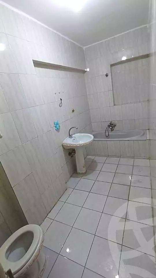 https://aqarmap.com.eg/en/listing/6825413-for-rent-alexandria-moharram-bey-el-rasafa-st