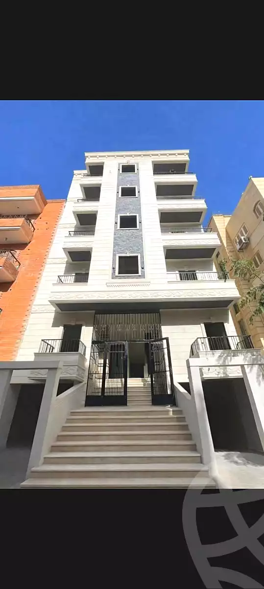 https://aqarmap.com.eg/ar/listing/6827290-for-sale-cairo-6th-of-october-el-ahyaa-neighborhood-2nd-divided-from-al-kafrawei-st