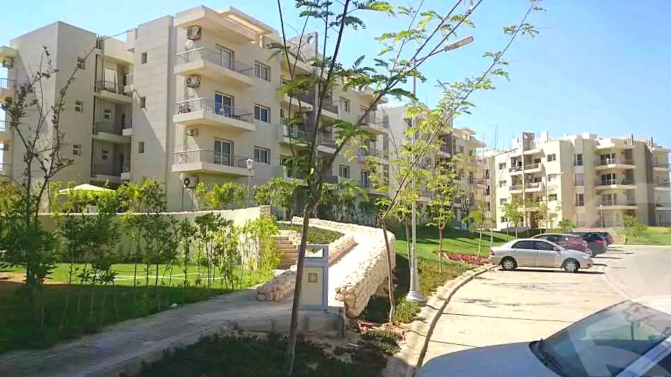 https://aqarmap.com.eg/en/listing/6831061-for-sale-cairo-el-sheikh-zayed-city-compounds-dh-drys