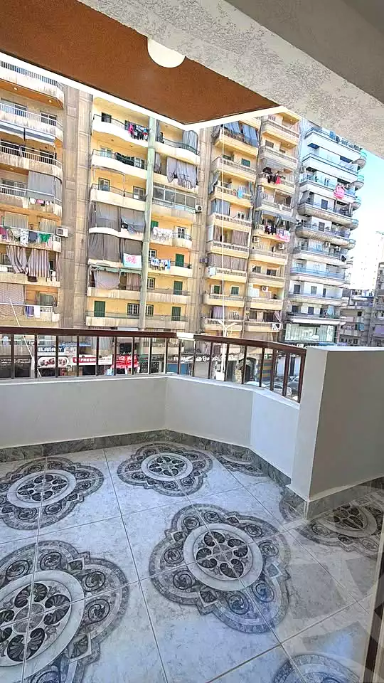 https://aqarmap.com.eg/ar/listing/6831859-for-sale-alexandria-sydy-bshr-sydy-bshr-qbly-street-24