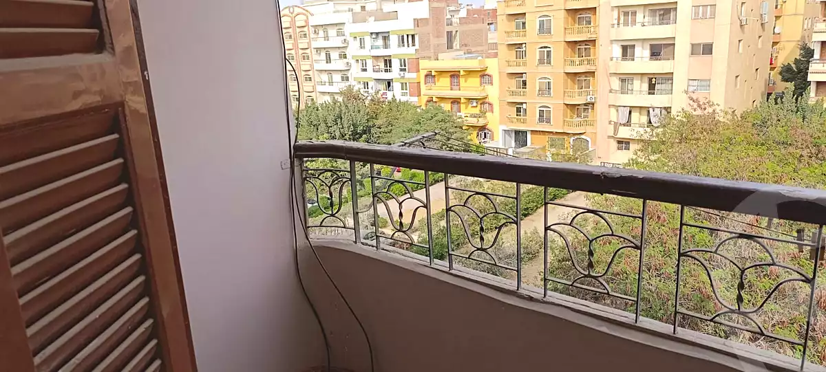 https://aqarmap.com.eg/ar/listing/6832127-for-rent-cairo-6th-of-october-el-ahyaa-neighborhood-2nd-divided-from-al-kafrawei-st
