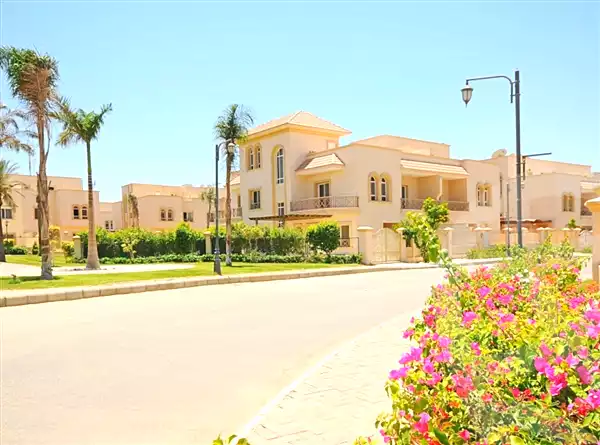 https://aqarmap.com.eg/ar/listing/6836213-for-sale-cairo-el-sheikh-zayed-city-compounds-greens
