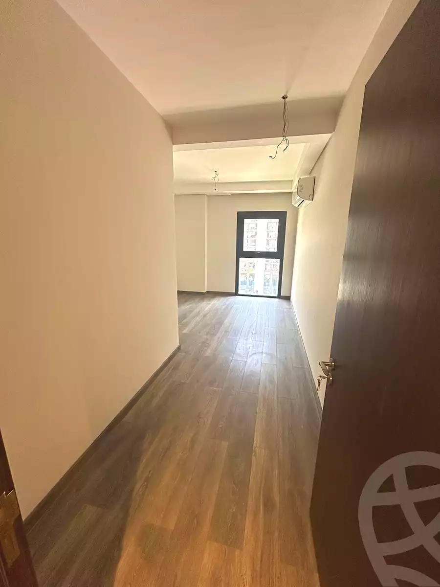 https://aqarmap.com.eg/ar/listing/6839159-for-sale-cairo-el-sheikh-zayed-city-compounds-zyd-wr-llttwyr-z-tower