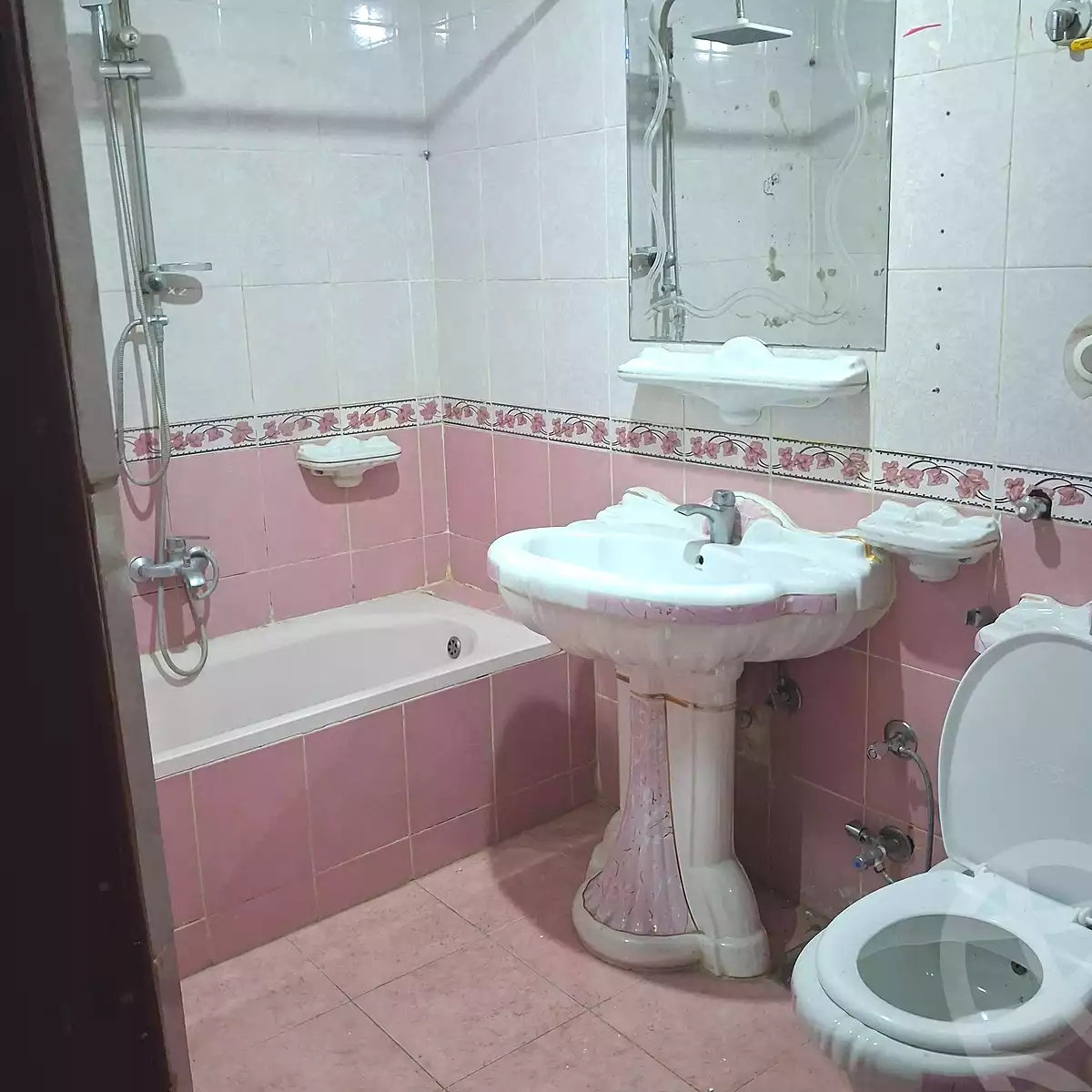 https://aqarmap.com.eg/ar/listing/6840279-for-rent-alexandria-sydy-bshr-sydy-bshr-bhry-shr-mhmwd-l-yswy