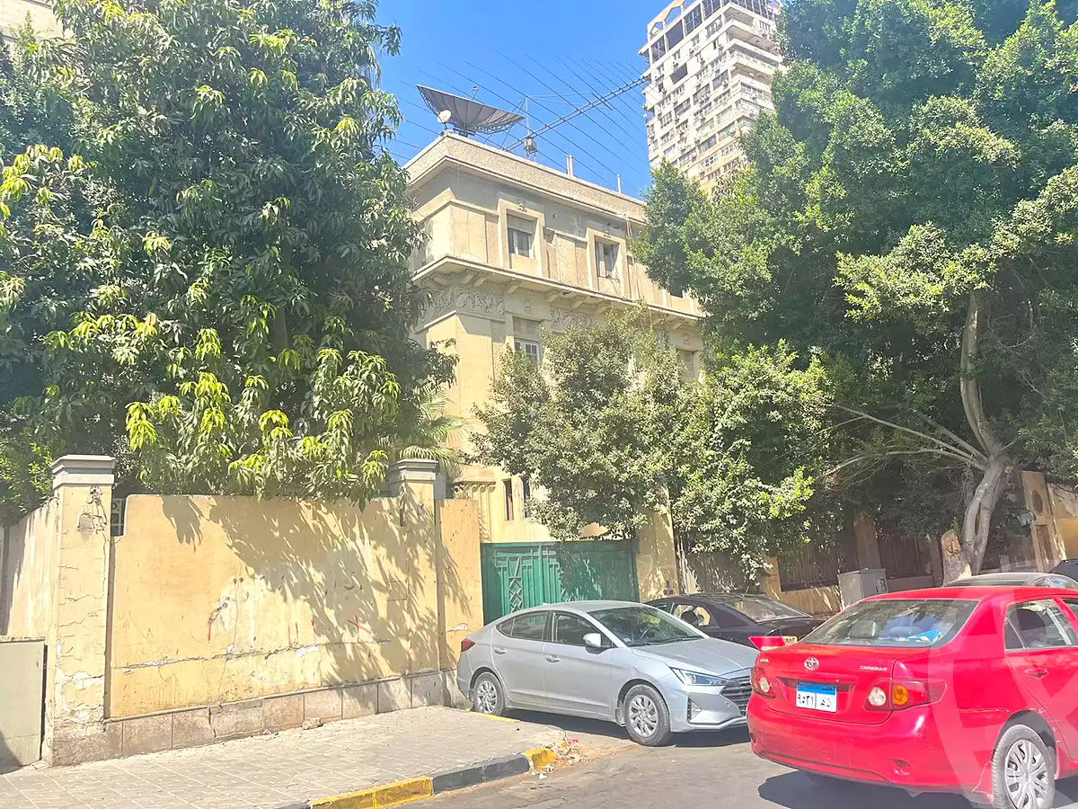 https://aqarmap.com.eg/en/listing/6858937-for-sale-cairo-ljyz-shareaa-morad  charel degol
