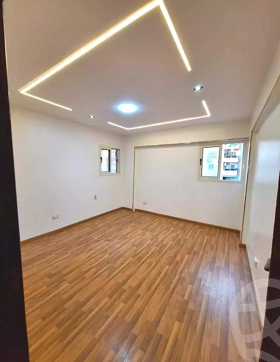 https://aqarmap.com.eg/ar/listing/6860372-for-sale-alexandria-sydy-bshr-sydy-bshr-bhry-shr-mhmwd-l-yswy