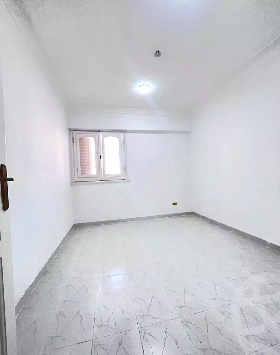https://aqarmap.com.eg/ar/listing/6861632-for-sale-alexandria-al-agamy-shataa-el-nakheel